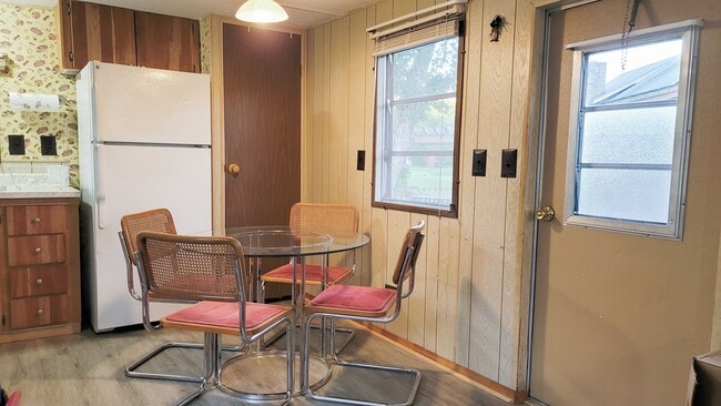 Dining Area - 18739 NE 238th Ter