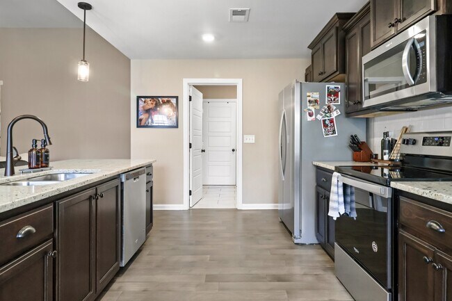 Building Photo - 1278 Magnum Dr