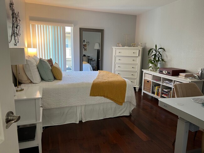 Building Photo - 1345 Cabrillo Park Dr