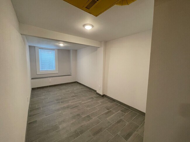 Building Photo - 6 Bedroom/2.5 Bath Home in North Fort Coll...