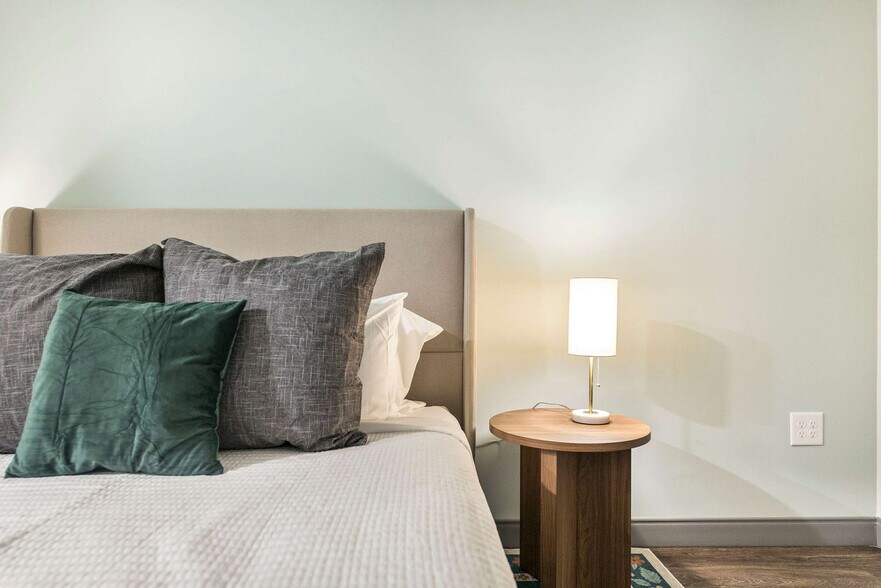 Building Photo - 781 Spring St