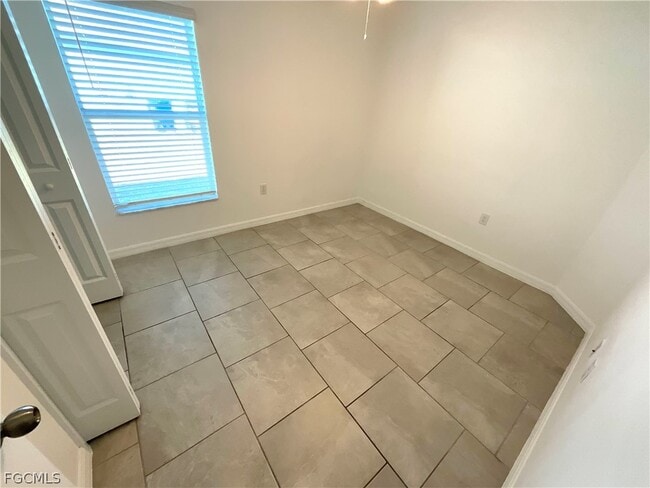 Building Photo - 3905 Treasure Oak Wy