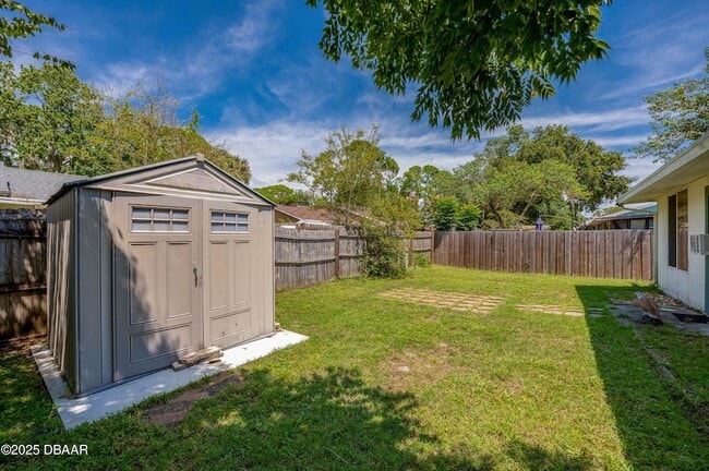 Building Photo - 1045 Amber Cir