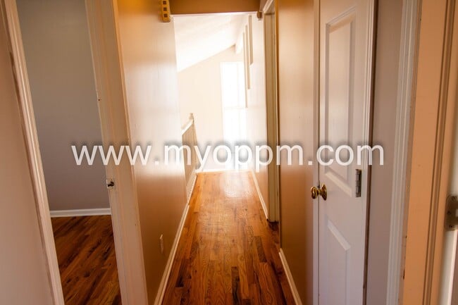 Building Photo - Available NOW! 3 Bedroom / 2 Bathroom Home | Northwest Omaha