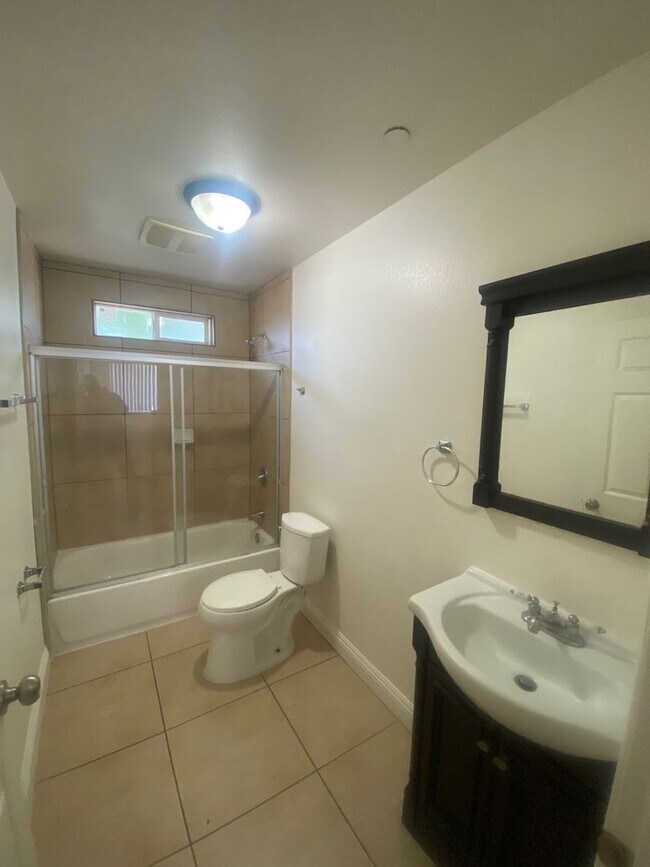Building Photo - 76(914)
