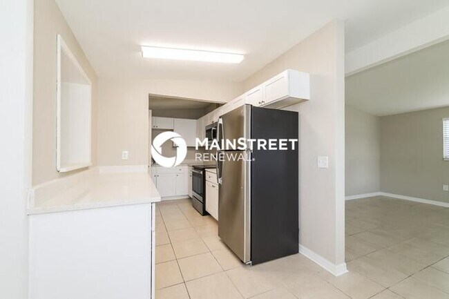 Building Photo - 3 Bedroom Pet-Friendly Home in WINTER HAVEN, FL with Main Street Renewal