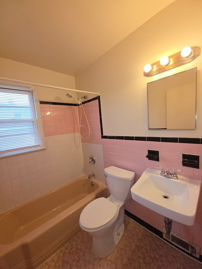 Building Photo - 212Bathgate