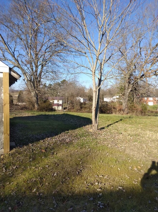 Building Photo - Newly remodeled 2 bedroom 1 bath home, Whi...