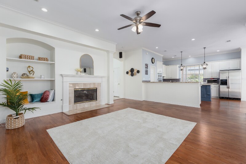 Building Photo - 501 Crown Colony Dr