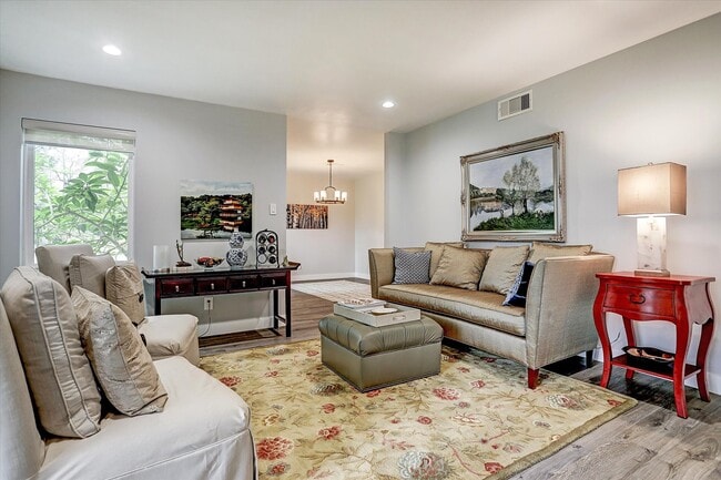 Building Photo - 1101 Guinea Dr