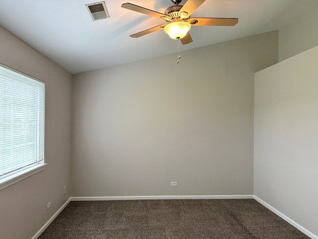 Building Photo - 179 Polaris Dr