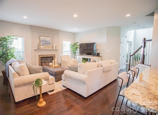 Building Photo - 615 Circle Trace Rd