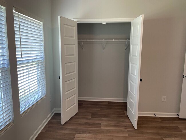 Building Photo - 1027 Harbor Dr