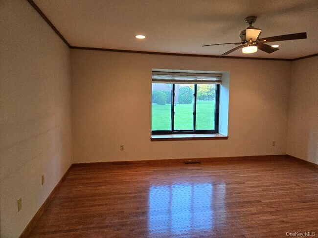 Building Photo - 731 Panorama Dr