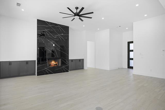 Building Photo - 2057 Glenhollow Dr