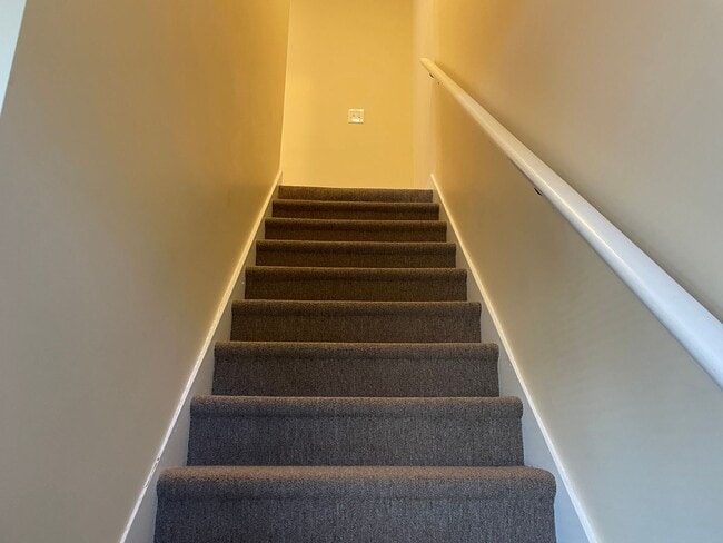 Building Photo - Newly Renovated Townhouse For Rent in Oakland, RI!