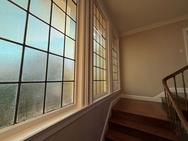 Building Photo - Elegant St. Francis Wood Residence - Available Furnished or Unfurnished