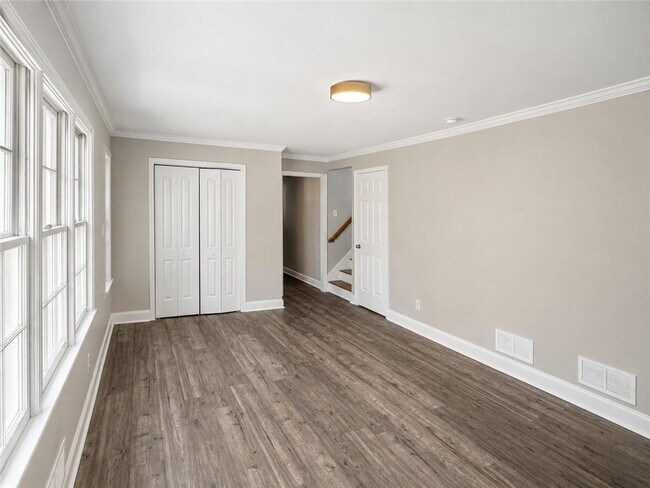 Building Photo - 4521 S Roberts Dr