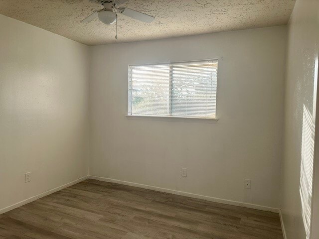 Building Photo - 402 Juniper Ct