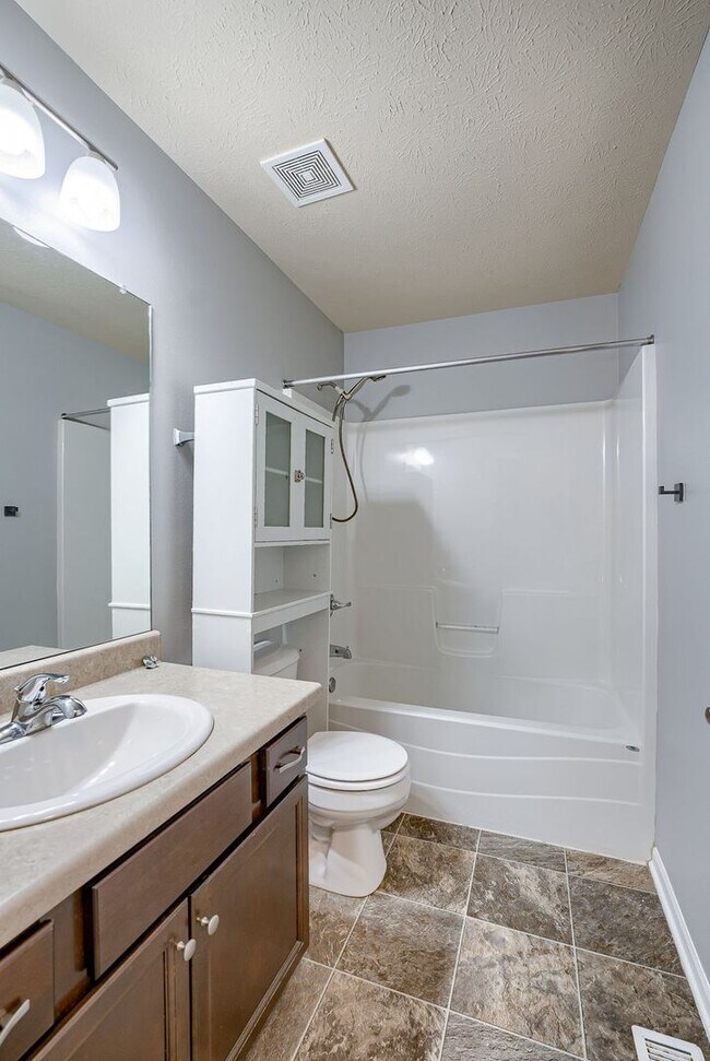 Building Photo - Elkhorn 3 Bedroom!!