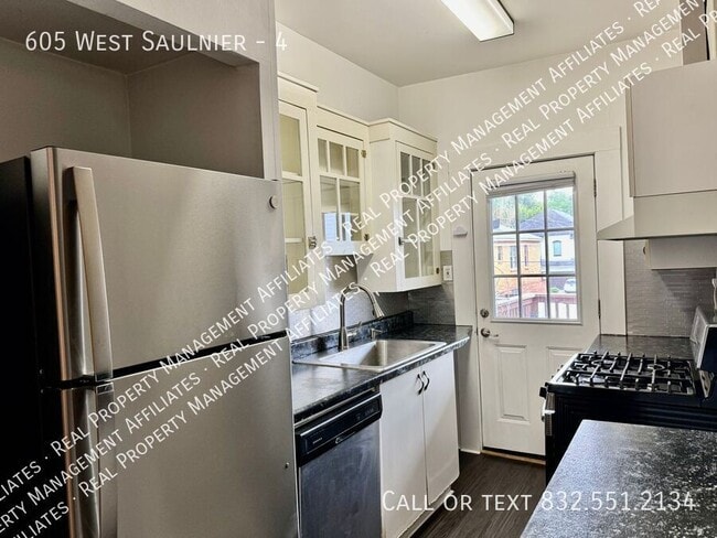 Building Photo - 605 West Saulnier-4