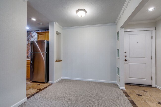 Building Photo - 1 BEDROOM BOUTIQUE APARTMENT