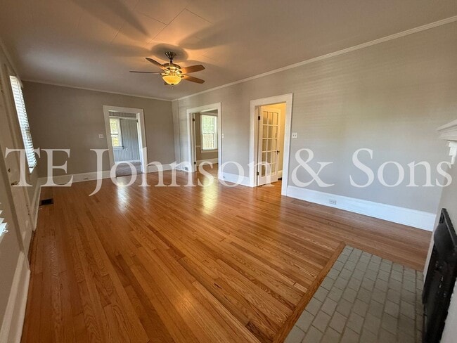 Building Photo - 817 S Hawthorne Rd