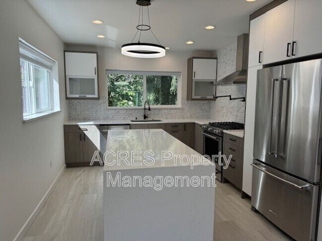 Building Photo - 9423 36th Ave SW