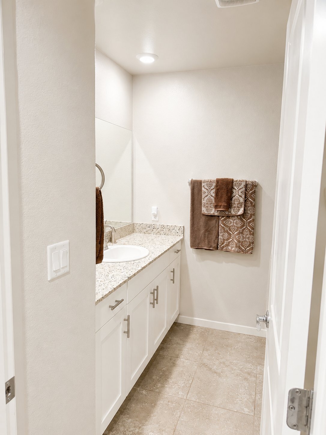 Building Photo - 3744 Ramura Ave