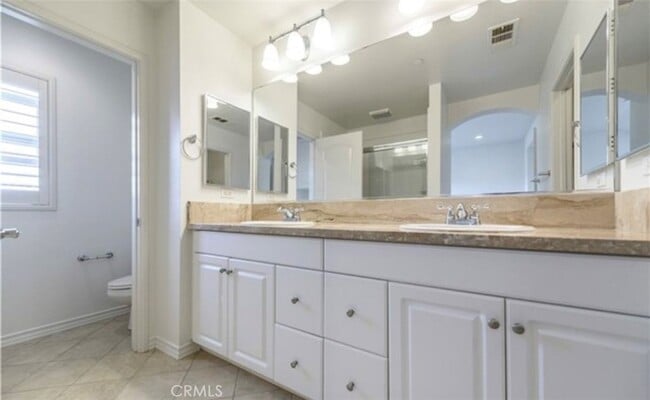 Building Photo - 31 Quartet-