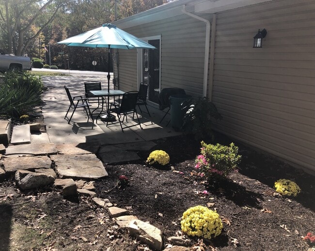 Building Photo - 313 St George Dr