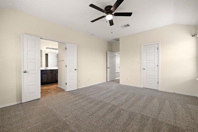 Building Photo - 713 Carillion Dr