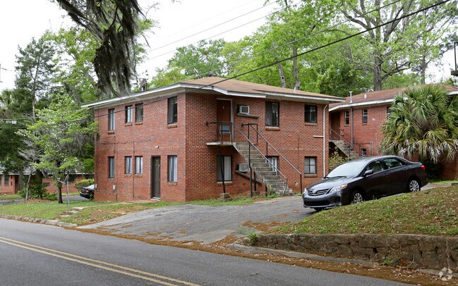 Building Photo - University Apartments