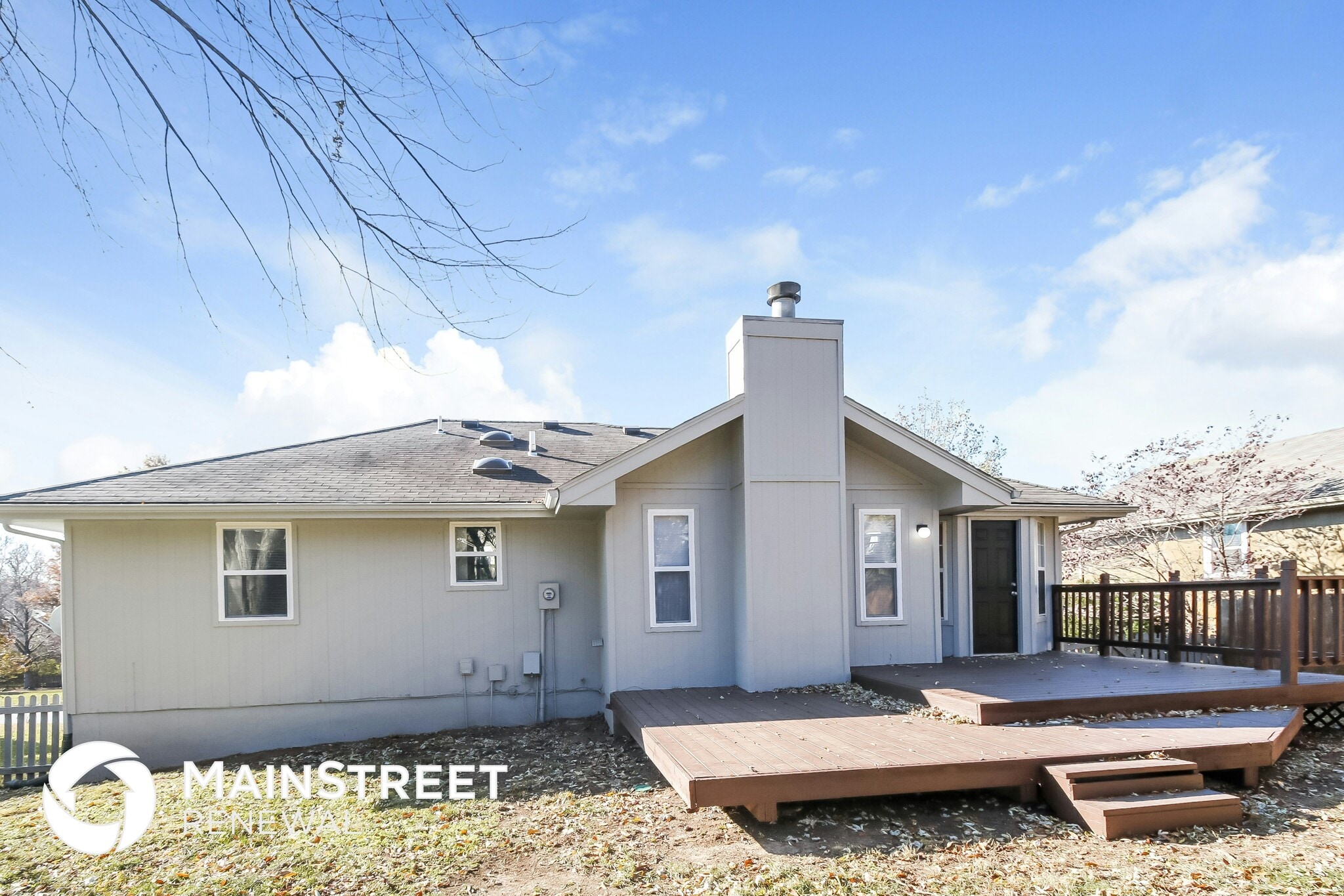 Building Photo - 801 NE Lyon Dr