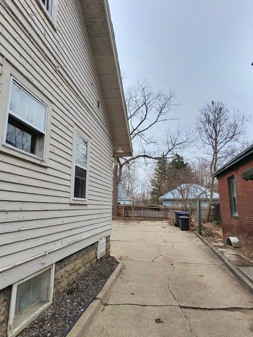 Building Photo - 1605 Kearsley Park Blvd