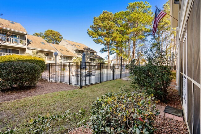 Building Photo - 1st Floor Seasonal Rental Available Octobe...