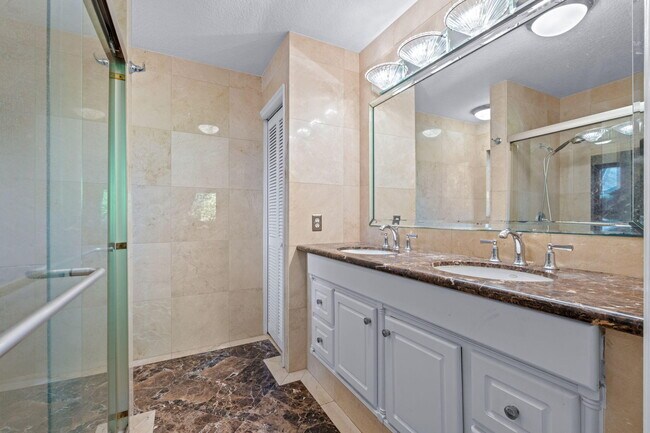 Building Photo - 744 Windflower Ct