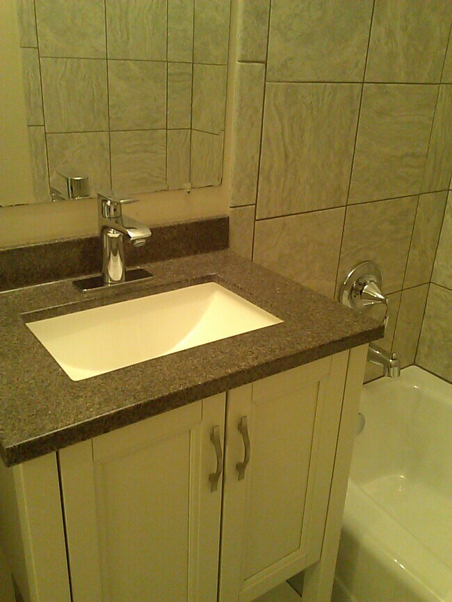 Building Photo - 1211 W Dalke Ave