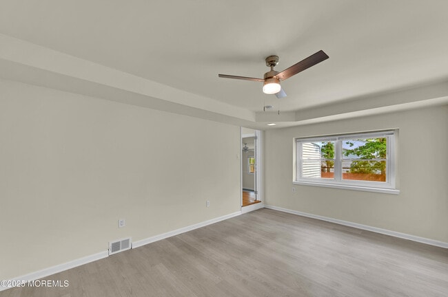 Building Photo - 895 Raleigh Dr