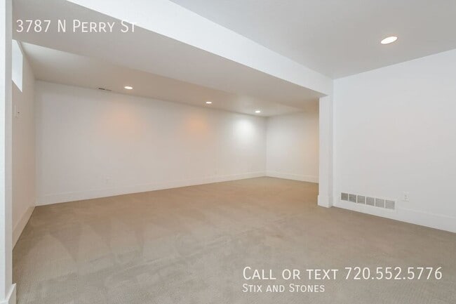 Building Photo - 3787 Perry St