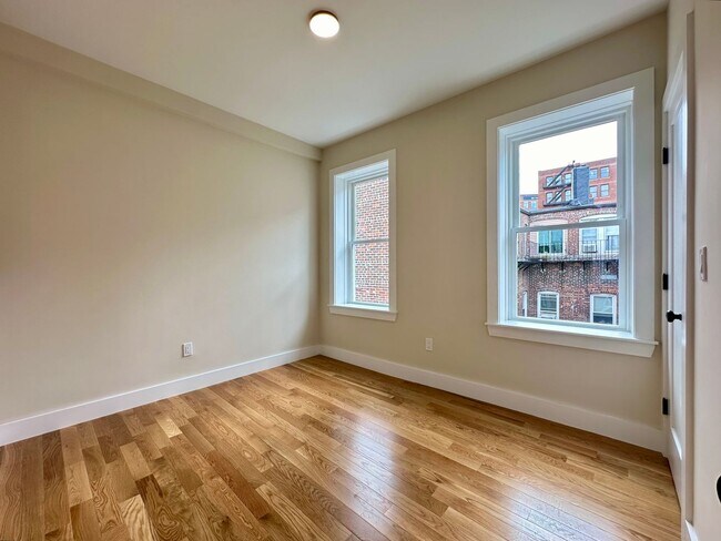 Building Photo - 70 N Margin St