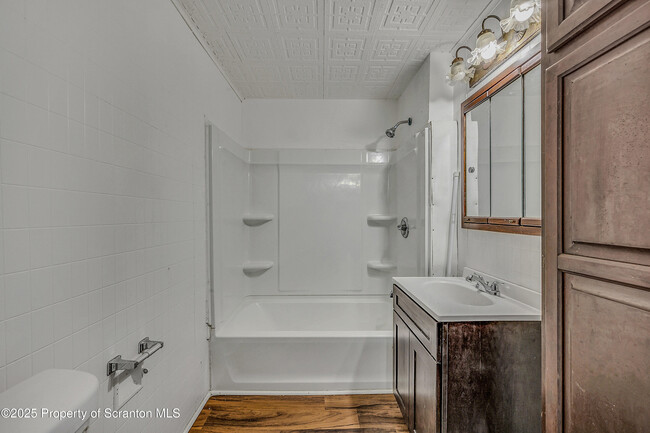 Building Photo - 2528 Boulevard Ave