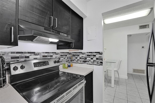 Building Photo - 3530 NW 43rd Ave