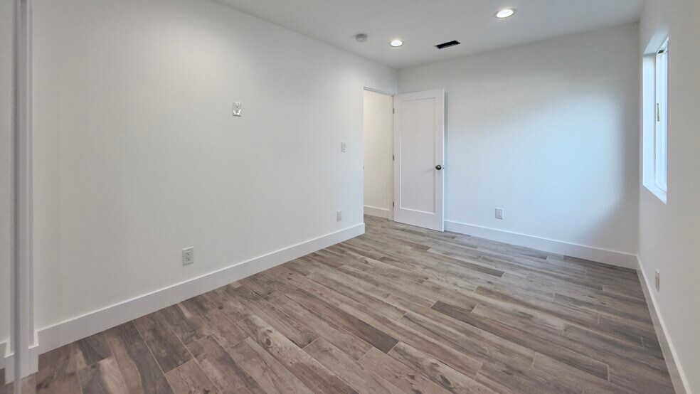 Building Photo - 1346 Fraser Ave