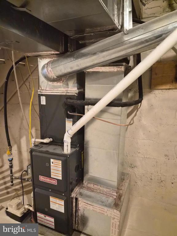 Building Photo - 2827 W Mulberry St