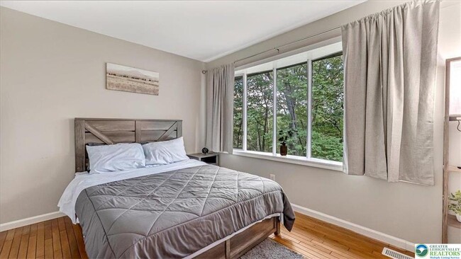 Building Photo - 115 White Oak Ct