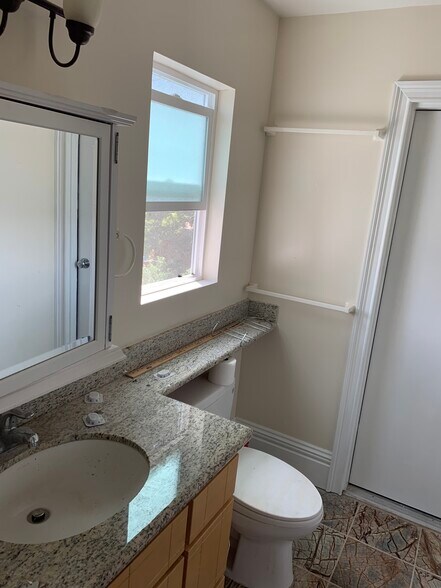 Building Photo - 1308 Oxford St