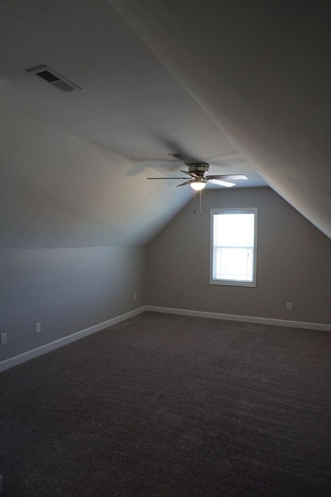 Building Photo - 3 Bedroom 2 Full bathrooms w/ Bonus room in Richlands!