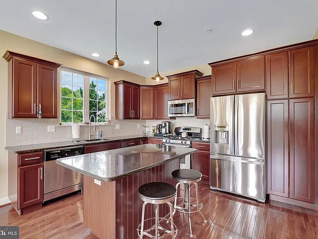 Building Photo - A stunning end-unit carriage home with an ...