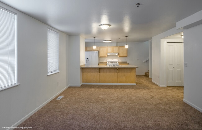 Building Photo - 2013 Salmonberry Pl